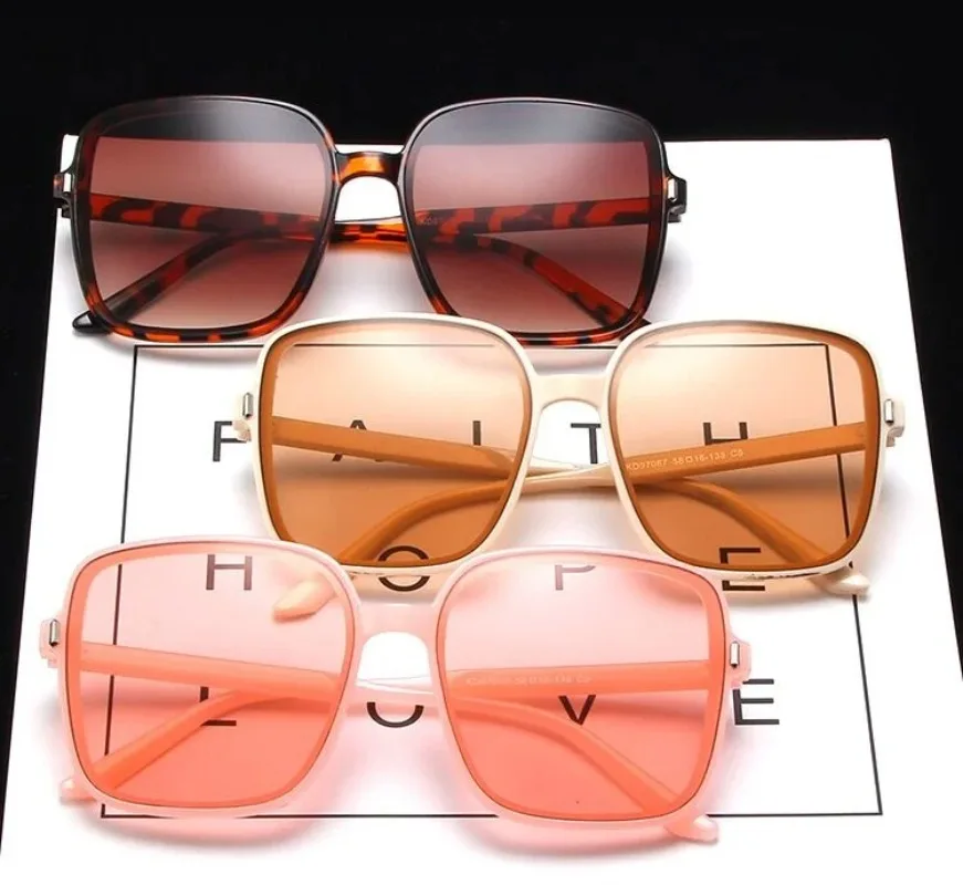 Lunettes de soleil carrées sur - Designer Sunglasses avis et prix