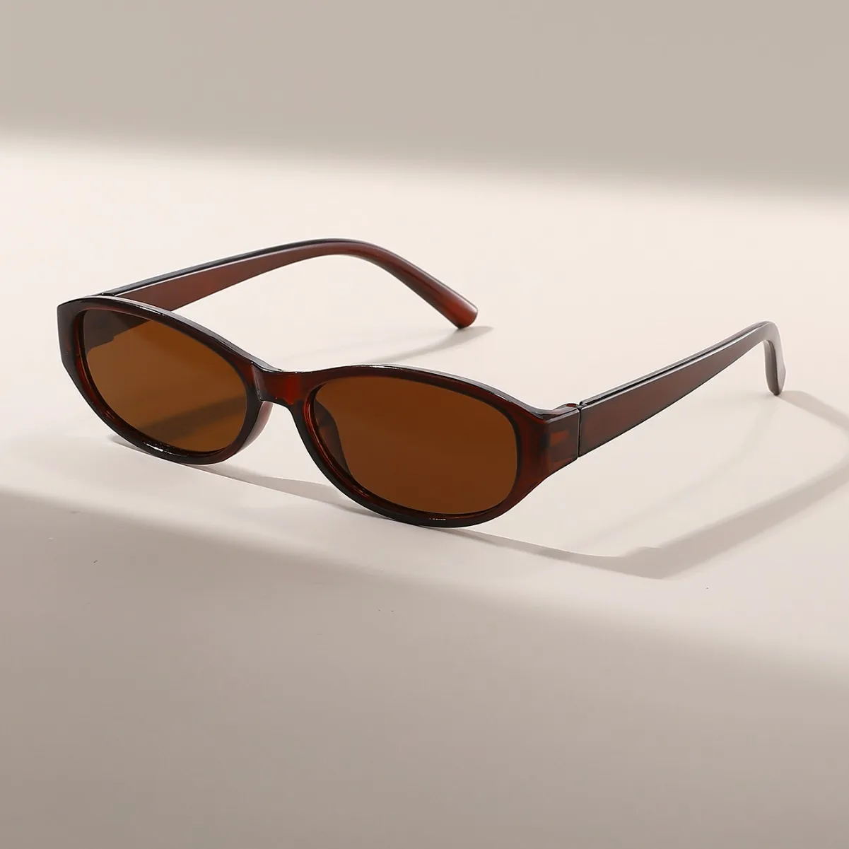 Lunettes de soleil ovales rétr - Designer Sunglasses avis et prix
